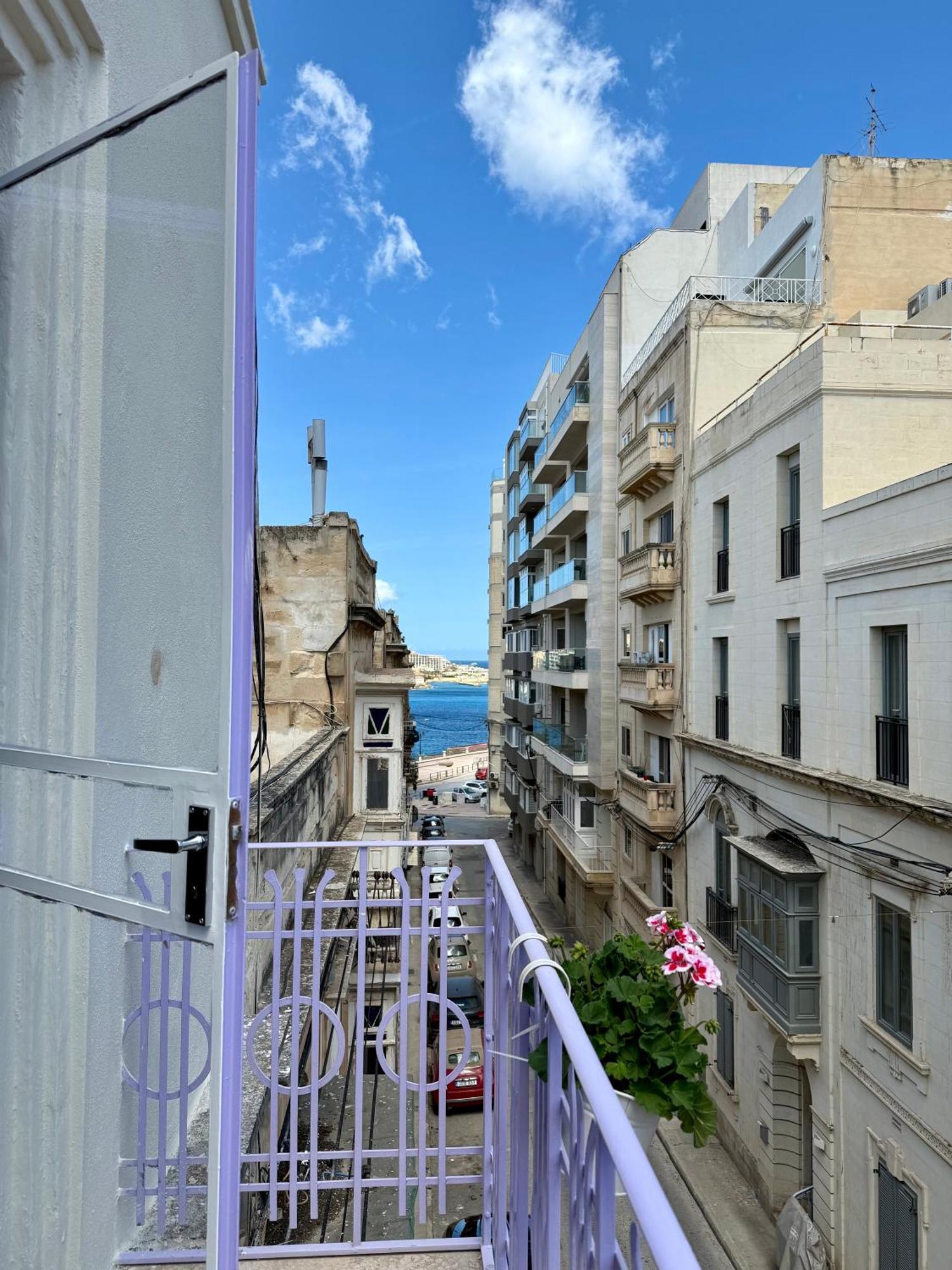 People & Places Sliema Luaran gambar
