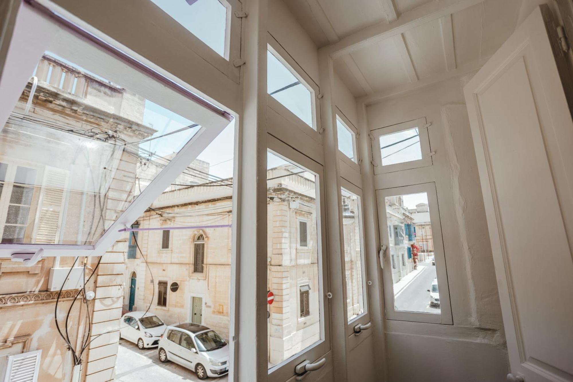 People & Places Sliema Luaran gambar