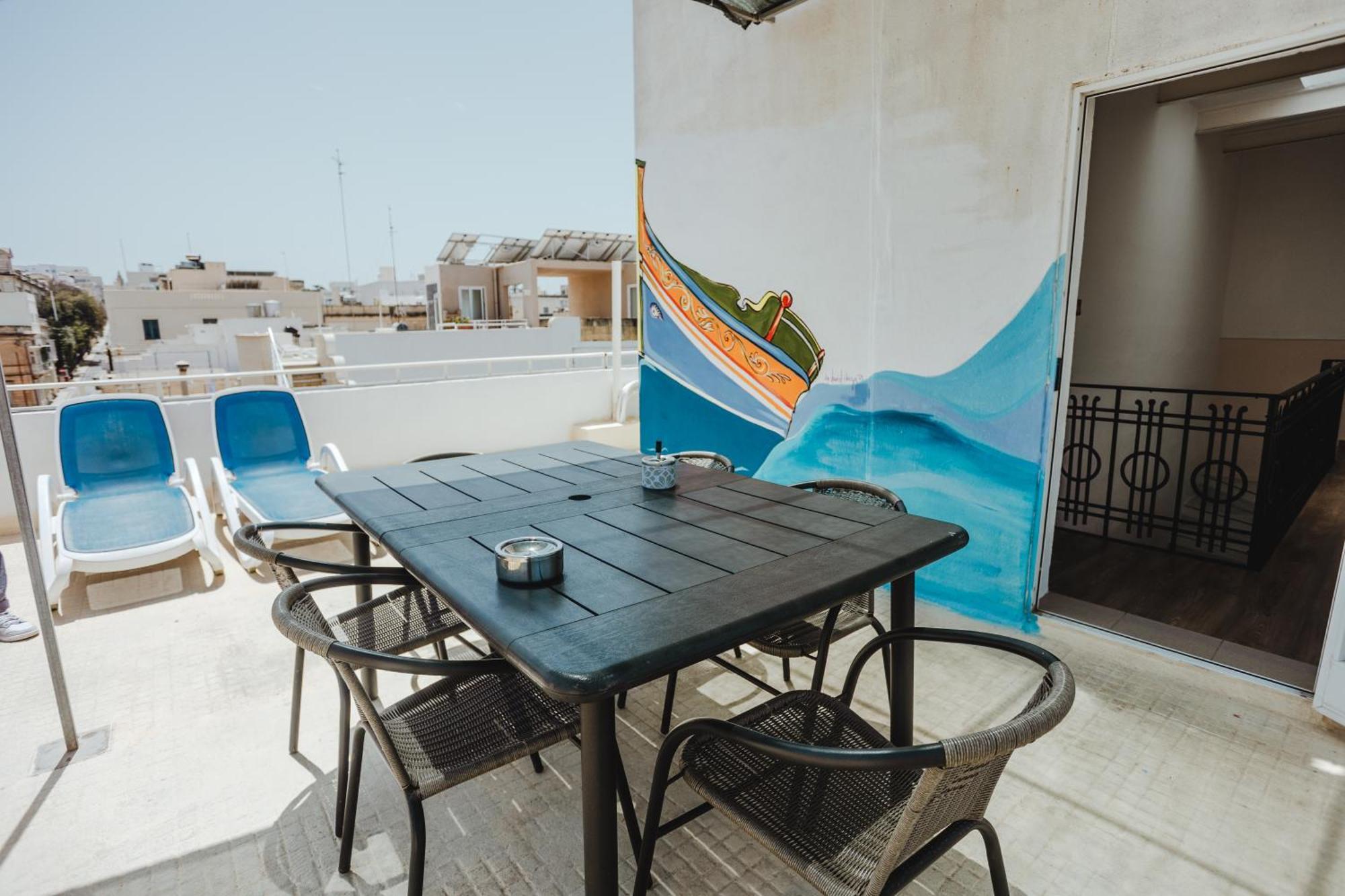 People & Places Sliema Luaran gambar