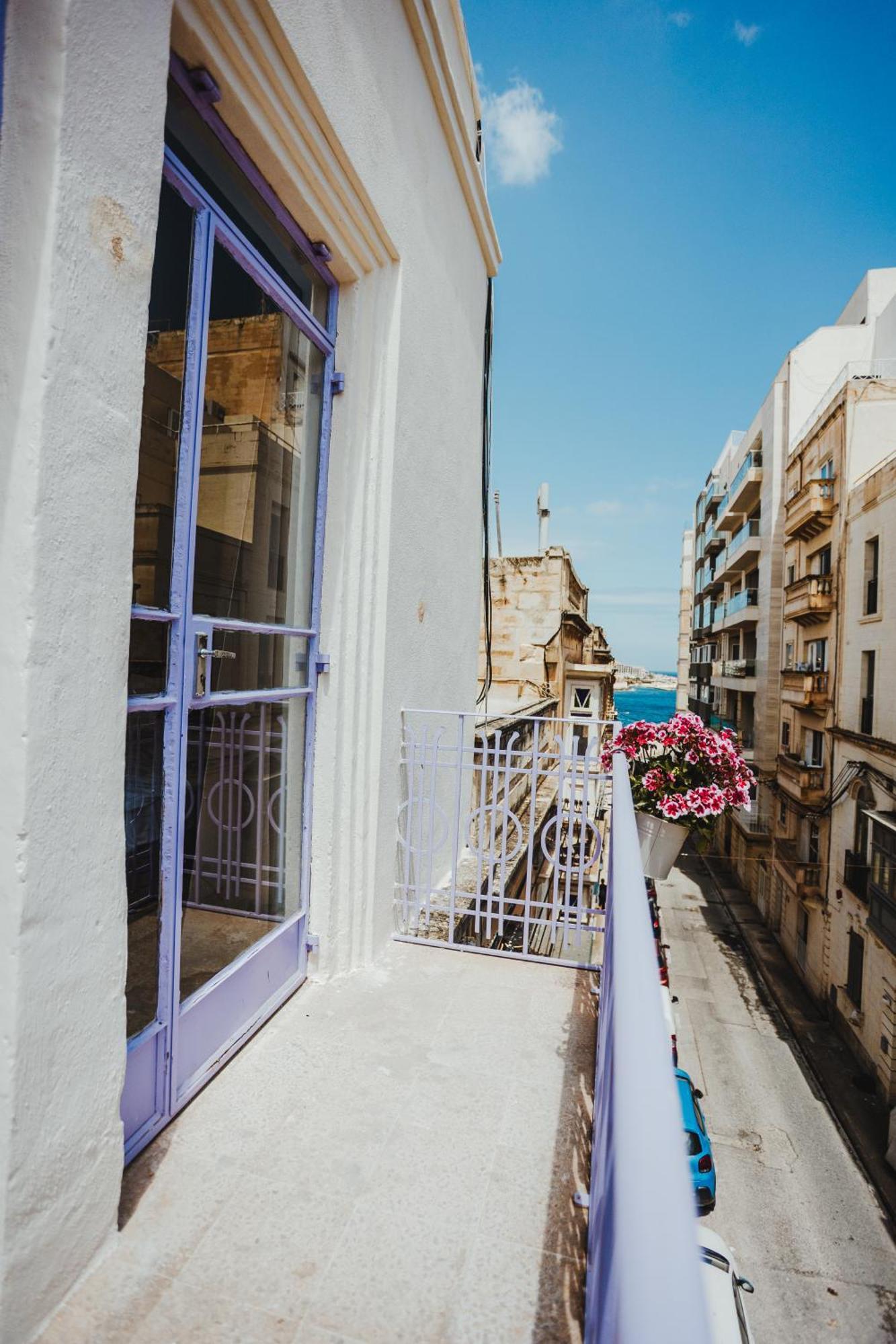 People & Places Sliema Luaran gambar